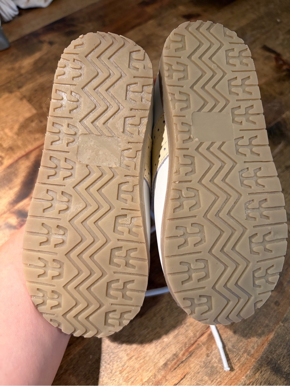 L'Amour White and Tan Kids Saddle Oxfords - Picture 3 of 4